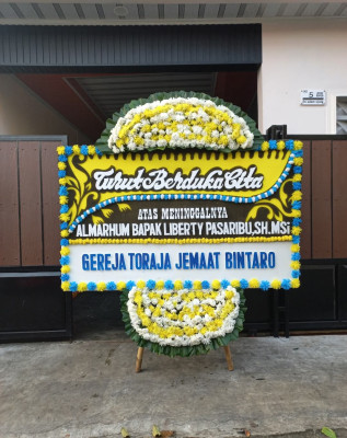 Papan Bunga Duka di Gang Buntu