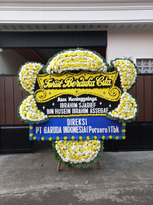 Papan Bunga Duka di Gang Buntu