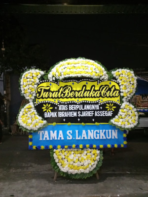 Papan Bunga Duka di Gang Buntu